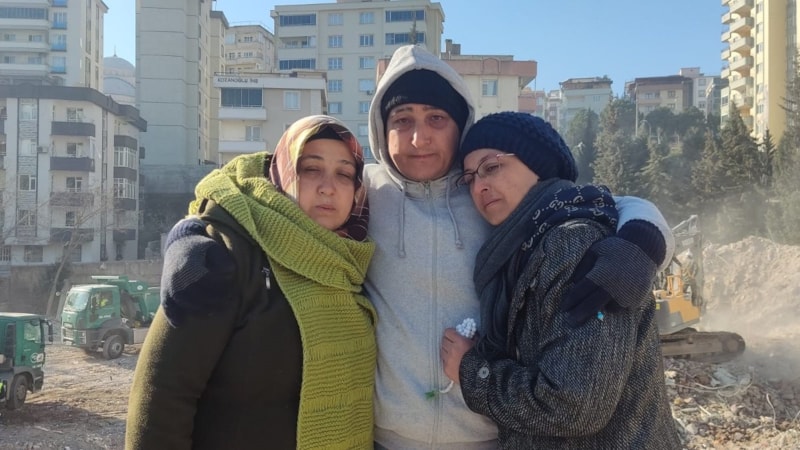 Kahramanmaraş merkezli depremin ardından babasını ve kızını arıyor