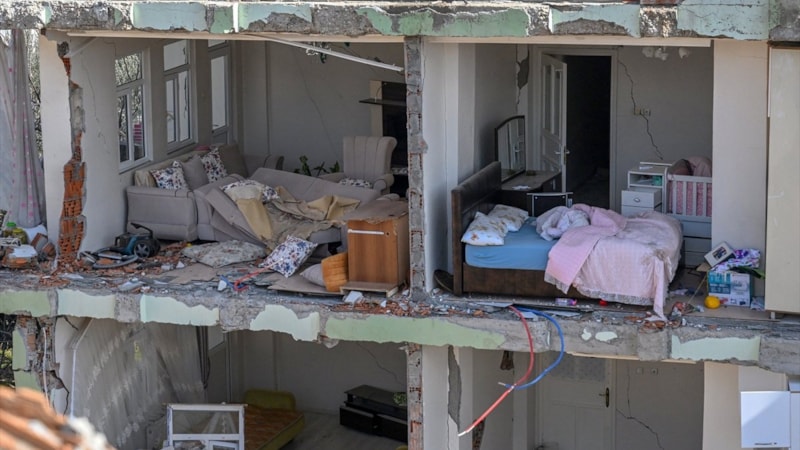 Depremin vurduğu Adıyaman'da hüzünlendiren kareler