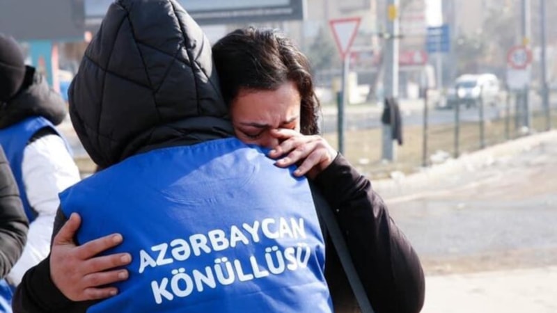 Kardeş ülke Azerbaycan gönüllüleri deprem bölgesinde yardıma koşuyor