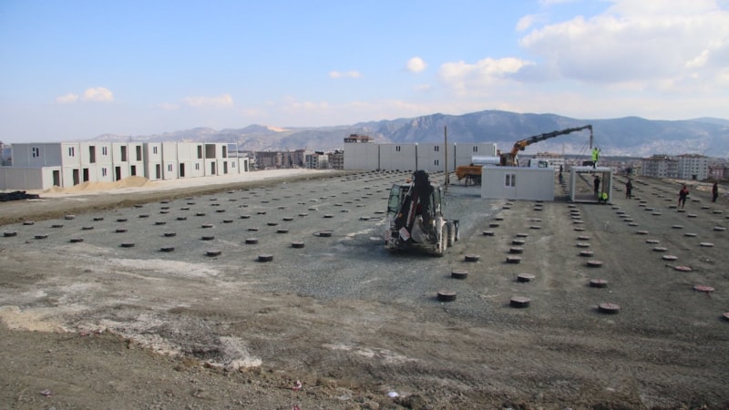 Hatay'da 2 bin metrekarelik alana konteyner hastane inşa ediliyor