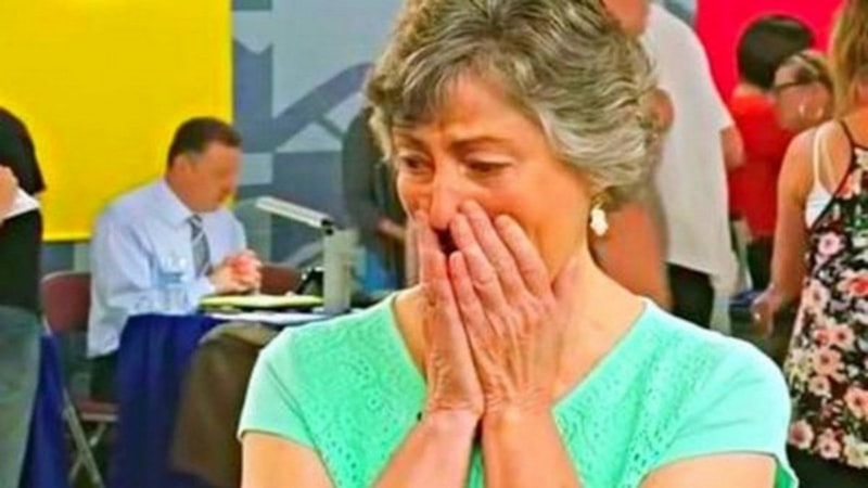 Kocasının 50 yıllık sırrı ortaya çıkınca… Ahşap boyası her şeyi ele verdi!