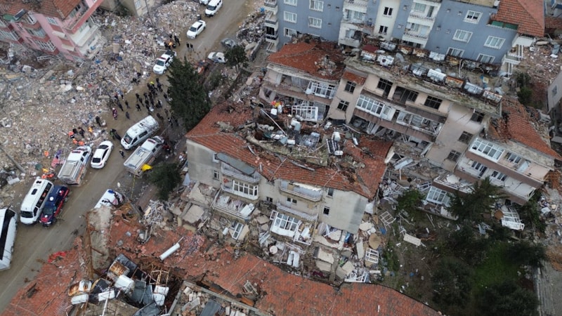 Hatay'da yaşanan depremin bıraktığı hasar gün ışığı ile ortaya çıktı