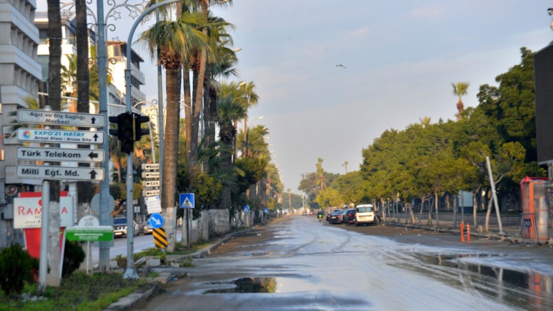 İskenderun ilçesi yaşanan iki depremin ardından sessizliğe büründü