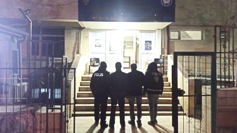 Adıyaman'da enkazdaki demirleri çalan 2 kişi tutuklandı