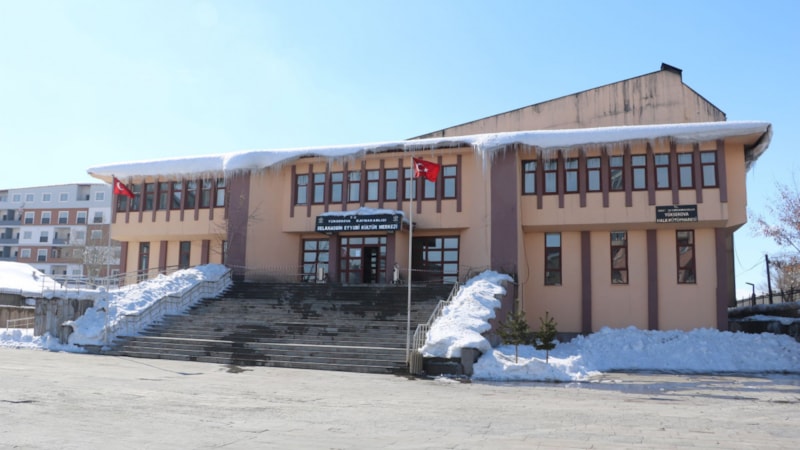 Hakkari'de kültür merkezi depreme dayanıksız olduğu gerekçesiyle kapatıldı