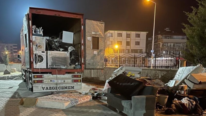 Konya'da ev eşyası taşınan kamyonda 190 kilo esrar ele geçirildi