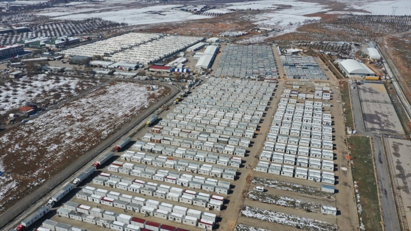 Malatya'da 2 bin 200 depremzenin kalacağı konteyner kent hizmete açıldı