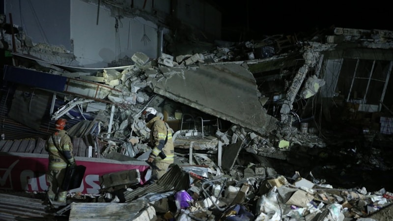 Hatay'da 100 kişinin öldüğü binanın sorumlusu olan 3 şüpheli yakalandı