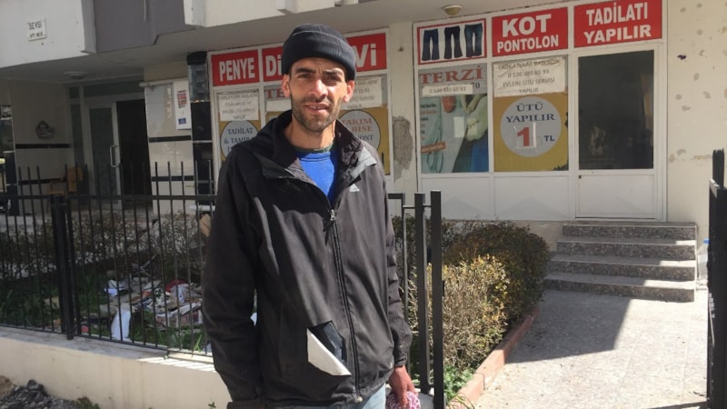 Adana'da ağır hasarlı binadan hurdaları satın aldı:  Takdiriilahi yani sözün bittiği yer