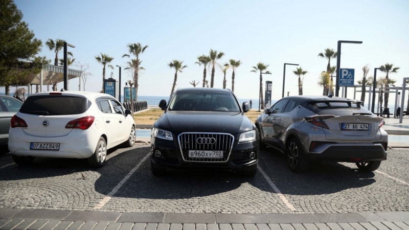 Antalya'da  savaş ve deprem sonrası ev fiyatları artarken trafikte yabancı plakalar kaydedildi