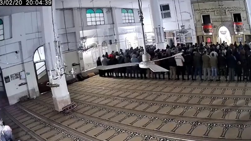 6,4 şiddetindeki Hatay depremi Suriye'de de hissedildi! Cemaatin panikle kaçtığı anlar kamerada