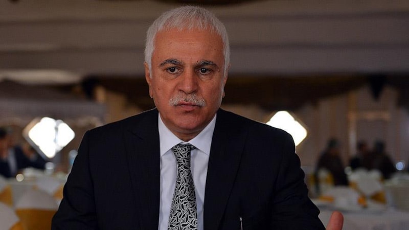 İyi Partili Koray Aydın'ın 99 depreminde polislere çizme giydirdiği görüntüler