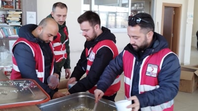 STK'lar depremin yaralarını sarmaya devam ediyor