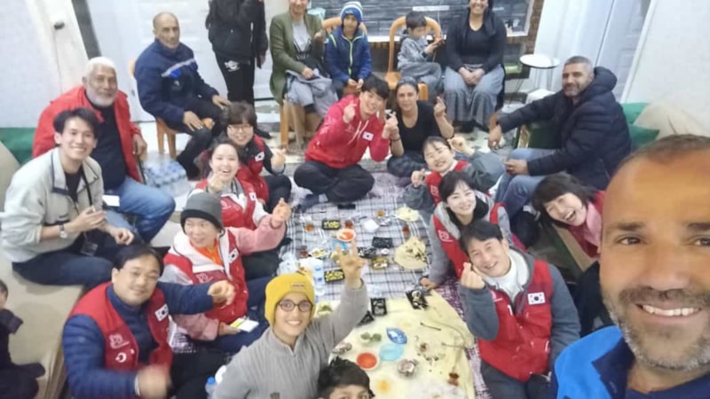 Hatay'da koreli arama kurtarma ekibine evini açtı