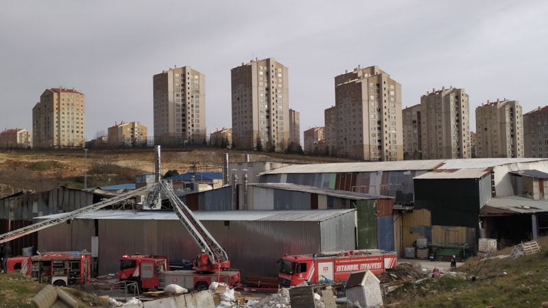 Başakşehir'de tekstil fabrikası alev alev yandı