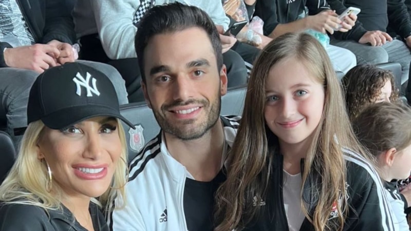 İrem Derici, sevgilisi Atakan Işıktutan  ile birlikte Beşiktaş maçına gitti