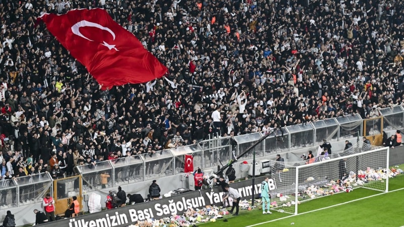 Beşiktaş'ın depremzede çocuklara oyuncak yardımı dünya basınında