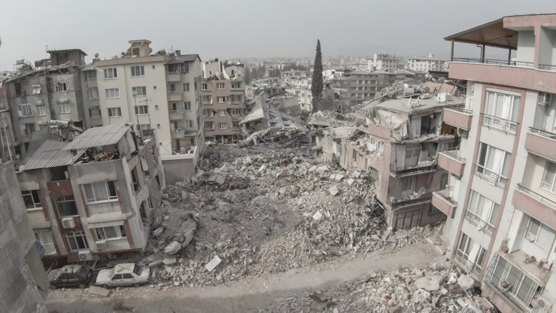 Kalitesiz malzeme kullanan müteahhitler bilinçli taksirle adam öldürme suçundan yargılanacak