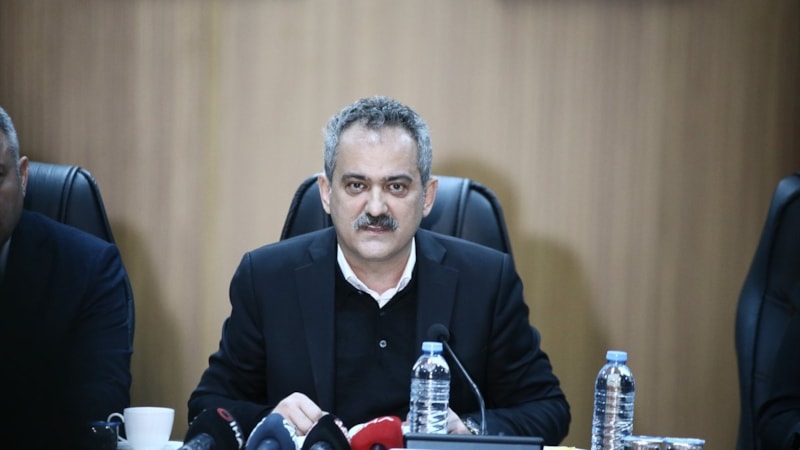 Afetten etkilenen 202 bin 817 öğrencinin istedikleri illere nakil işlemi gerçekleştirildi