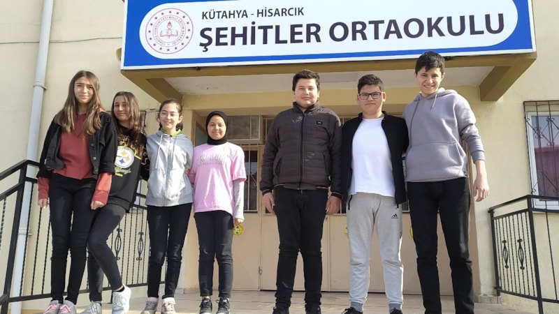 Kütahya'daki öğrenciler, topladıkları 650 TL'yi depremzedelere gönderdi