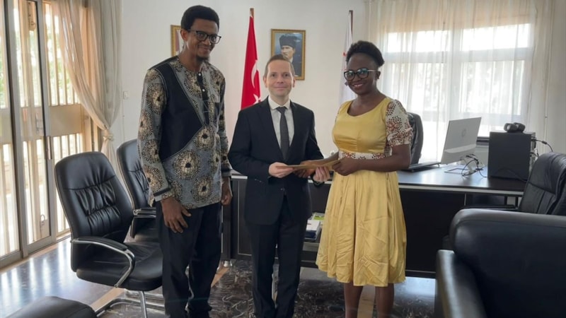 Kamerunlu doktorlar, depremzedelere yardım kampanyası düzenledi