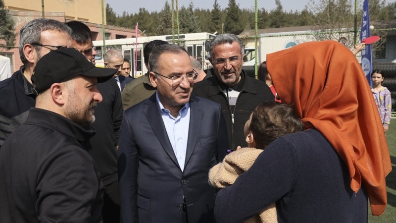 Bekir Bozdağ Kahramanmaraş merkezli depremlerin merkez üssü Elbistan'ı ziyaret etti