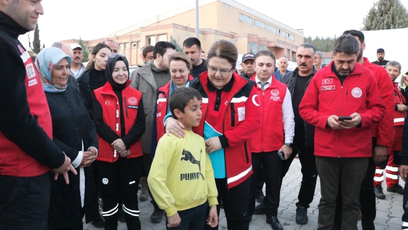 Derya Yanık, Kahramanmaraş'ta konteynır kentte incelemelerde bulundu