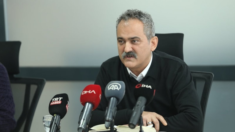 Mahmut Özer açıkladı... Depremde yakınlarını kaybeden öğrencilere yıl sonuna kadar burs verilecek