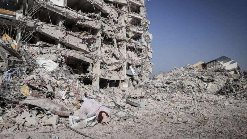 Hatay 4 büyüklüğündeki depremle sallandı