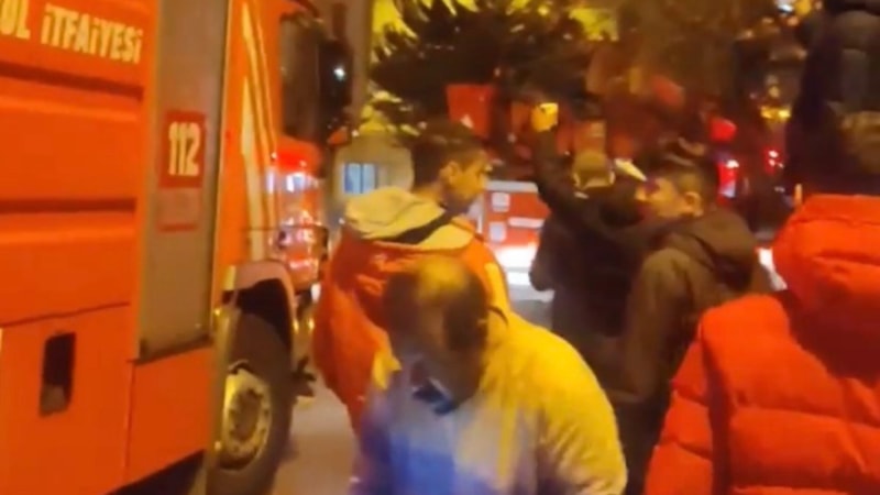 Beyoğlun'da evinde çıkan yangından 2 kişi etkilendi... 100 bin doların peşine düştü
