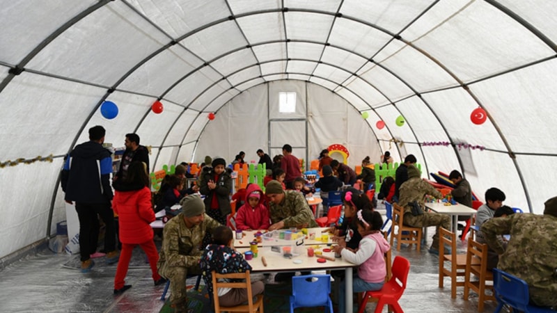 Minik depremzedelerden Mehmetçik'e duygu dolu mektuplar