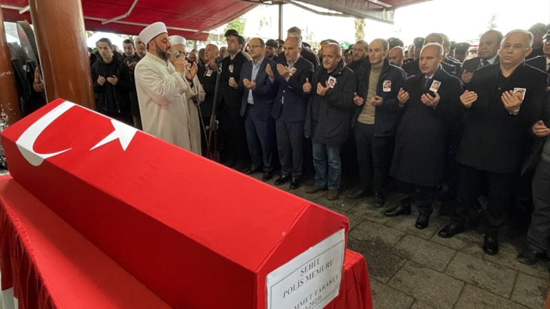Hatay'da şehit düşen polis memuru Rize'de son yolculuğuna uğurlandı