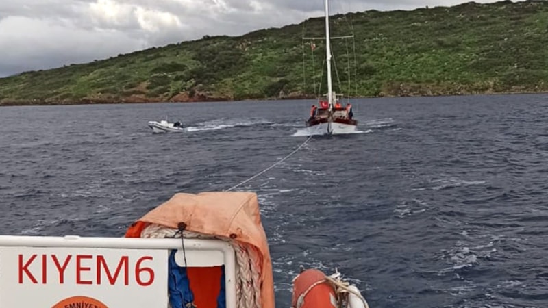 Bodrum’da motor arızası nedeniyle sürüklenen tekne kurtarıldı