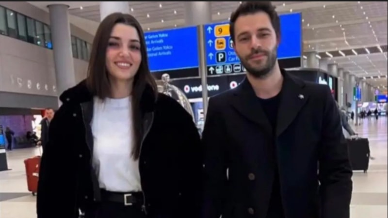 Hande Erçel ile Hakan Sabancı Paris'e gitti