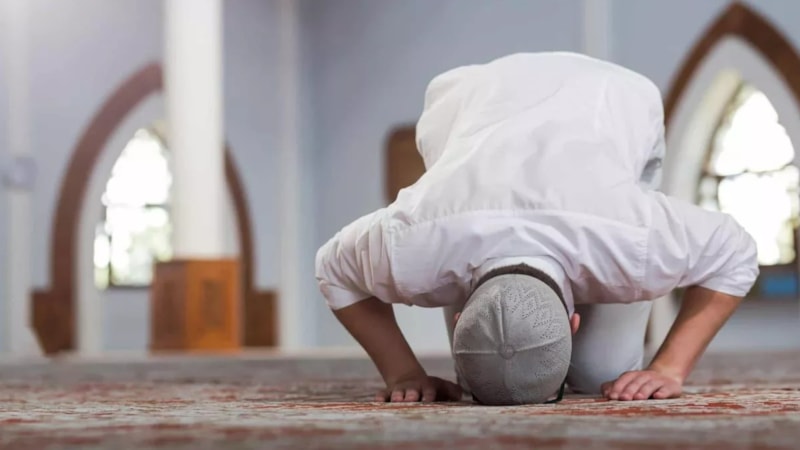 Berat Kandili namazı kaç rekat, nasıl kılınır? Adım adım 100 rekatlık hayır namazı kılınışı…