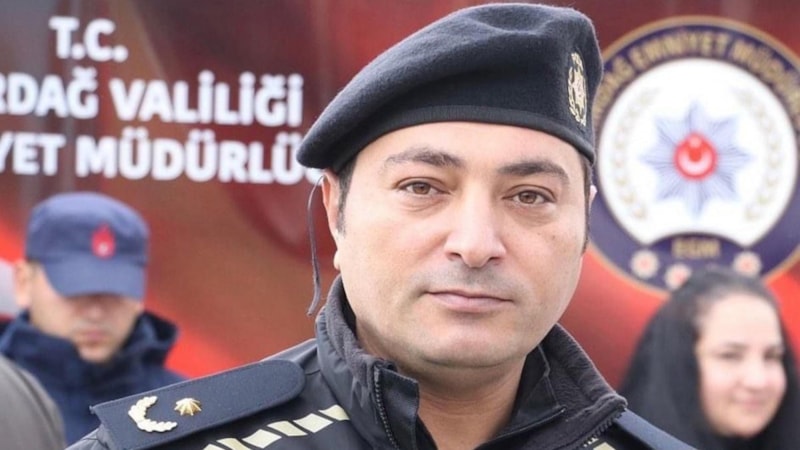 Depremzedelerin yardım malzemelerini evine götüren emniyet müdürü tutuklandı