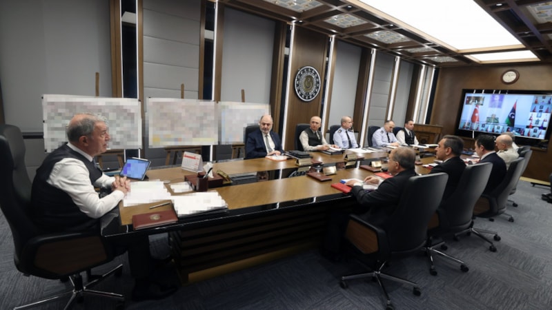 Hulusi Akar komuta kademesi ile bir araya geldi