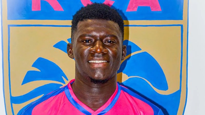 Fildişi Sahili'nde sahada kalp krizi geçiren genç futbolcu yaşamını yitirdi