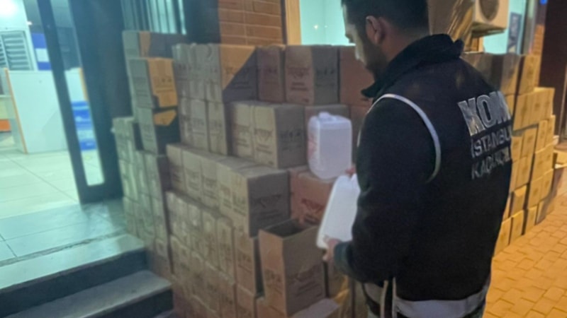 İstanbul’da dezenfektan diye satılan 3 ton 150 litre alkollü sıvı ele geçirildi