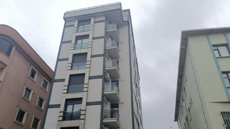 Pendik'te eşini öldüren koca, 5’inci kattan atladı