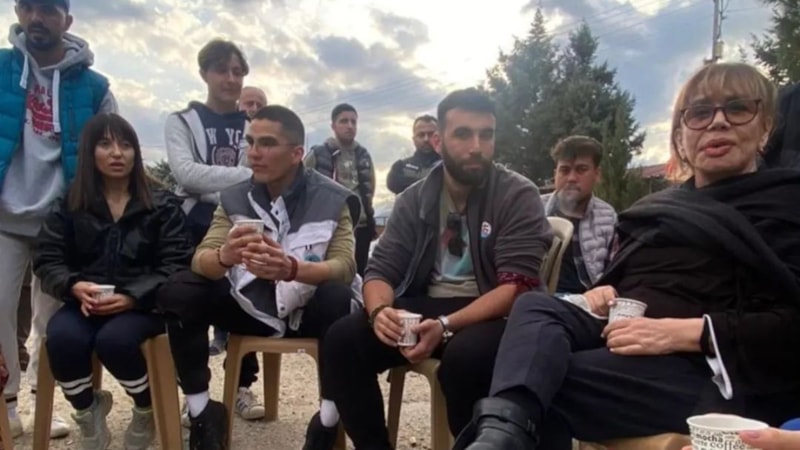 Sezen Aksu'dan Hatay'da depremzedelere ziyaret
