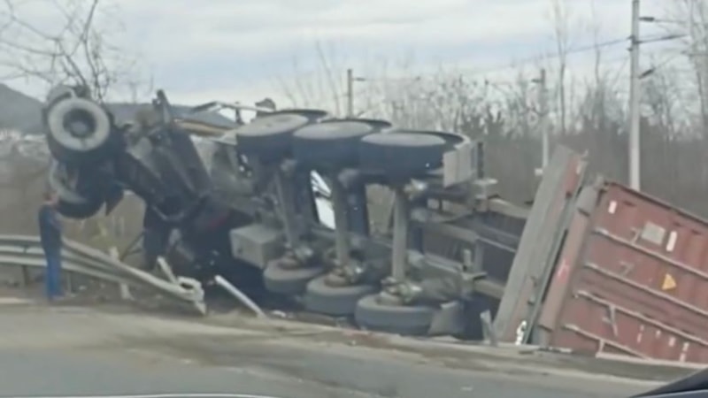 Sakarya'da D-650 karayolunda kaza! Uzun kuyruklar oluştu