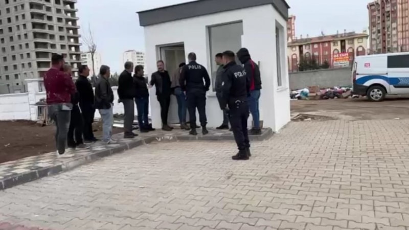 Diyarbakır'da bir kişi el arabasında yaktığı kömürden zehirlendi