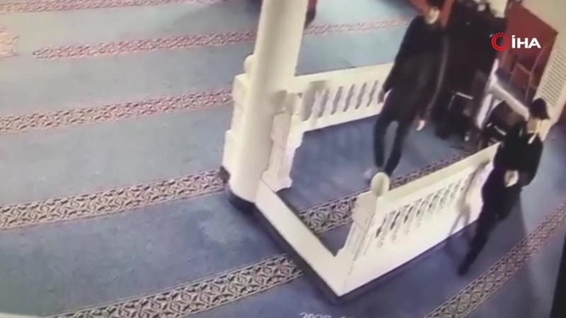 Beylikdüzü'nde hırsızlar, camiden mikrofon çaldı