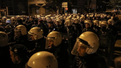 Beyoğlu'nda izinsiz gösteri düzenleyip polise saldıran gruptan bazı kişiler gözaltına alındı