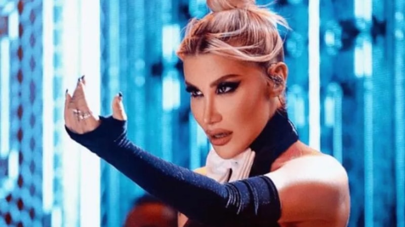 İrem Derici, sevgili sözü dinliyor