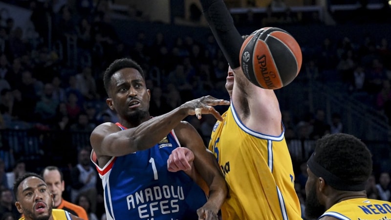 Anadolu Efes konuk ettiği Maccabi Tel Aviv'den fark yedi
