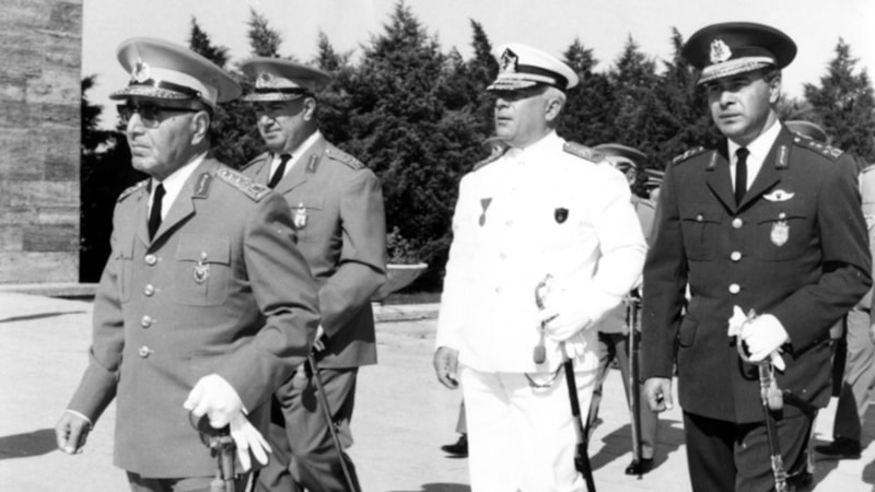 Vakanüvis, 12 Mart darbesini yazdı: İstikrarı boz, koalisyonlara kapı aç