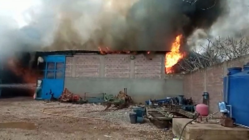 Adana’da çiftlik deposunda yangın çıktı