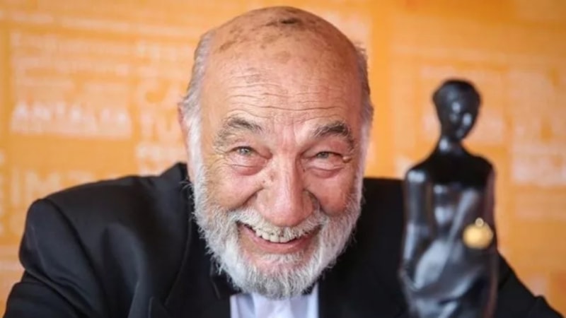 92 yaşındaki usta oyuncu Yılmaz Gruda hastaneye kaldırıldı